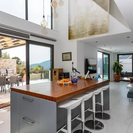 4 Bedroom 1860 Villa Kalkan