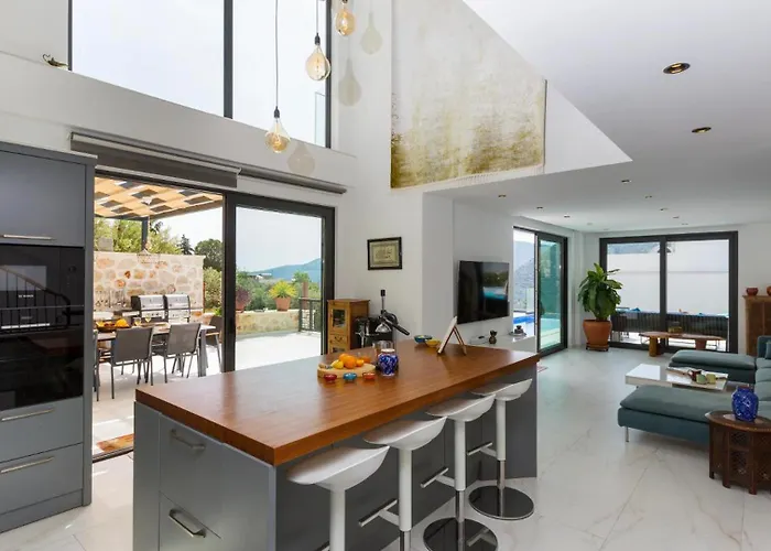 4 Bedroom In Kalamar Close To Restaurants *