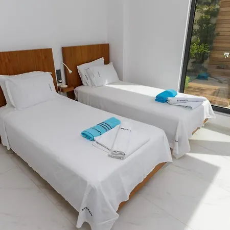 4 Bedroom 1860 Villa *