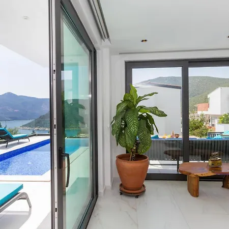 4 Bedroom 1860 Villa *