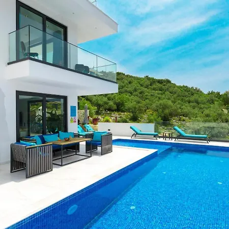 4 Bedroom 1860 Villa Kalkan