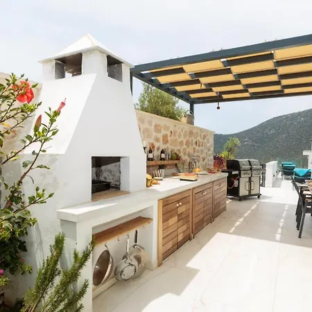 4 Bedroom 1860 Villa