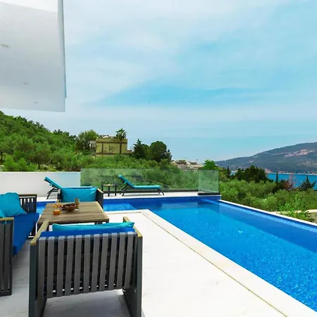 4 Bedroom In Kalamar Close To Restaurants *