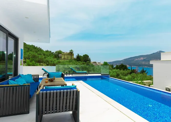 4 Bedroom In Kalamar Close To Restaurants *
