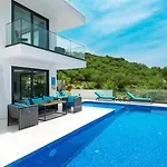 4 Bedroom In Kalamar Close To Restaurants 别墅 卡尔坎