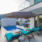 4 Bedroom In Kalamar Close To Restaurants 别墅 *